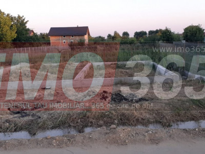 Teren imprejmuit | 300mp | Stradal | Autorizatie construire si Fundatie turnata