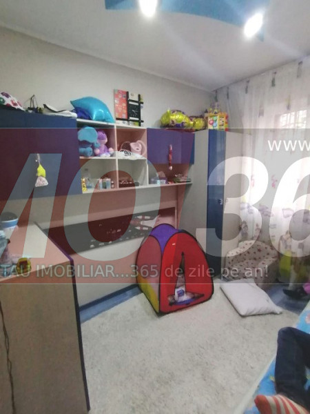 Ap.3 camere sd Et.2 Trivale Scoala 13 - renovat - izolat- parcare