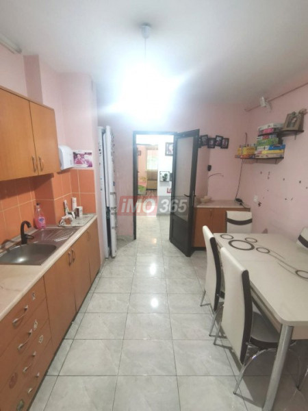 Ap.4 camere Prundu Et.2 - 95mp - 2 bai bloc 1980