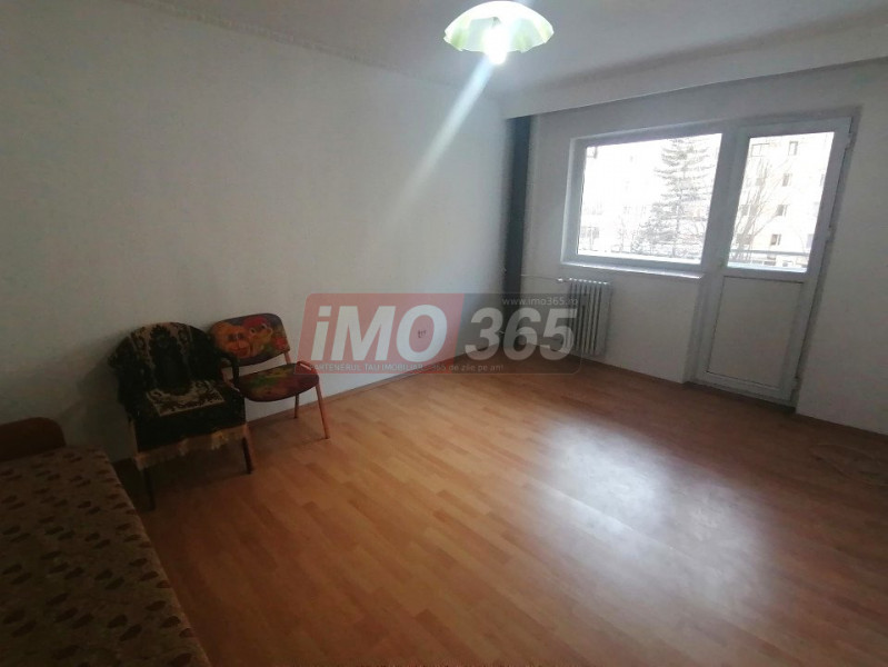 Ap.4 cam decomandat Et.2 zona Nord stradal