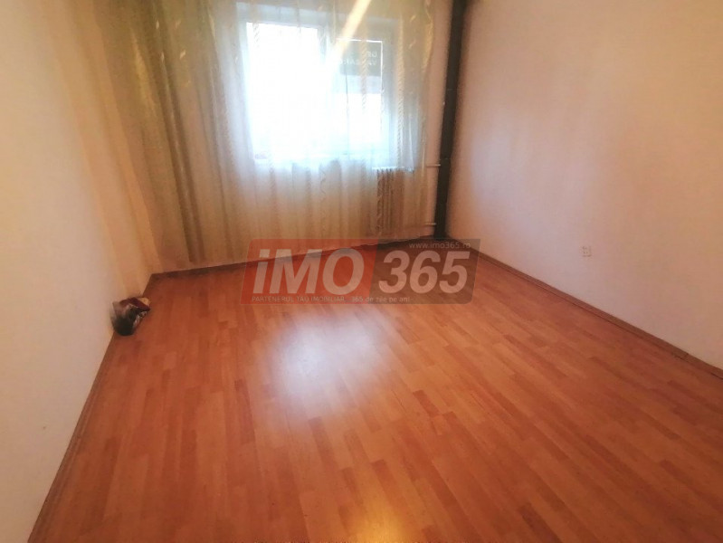 Ap.4 cam decomandat Et.2 zona Nord stradal