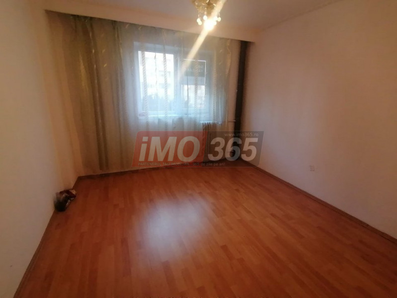 Ap.4 cam decomandat Et.2 zona Nord stradal