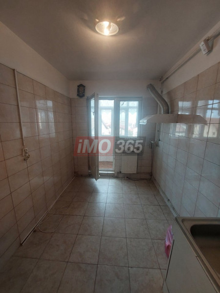 Ap.4 cam et.1 Brâncoveanu 2 bai centrala boxa parcare