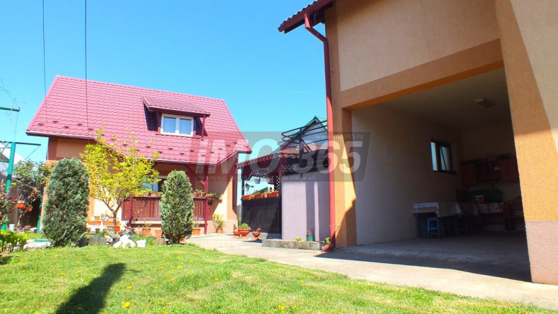 Proprietate cu 2 case si 1500mp teren in Geamana 1 Km de Prundu