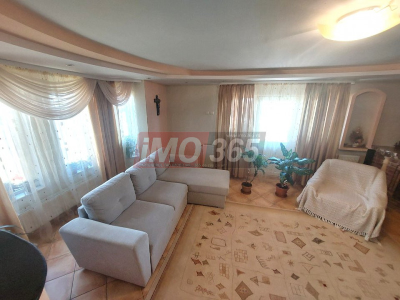 Proprietate cu 2 case si 1500mp teren in Geamana 1 Km de Prundu
