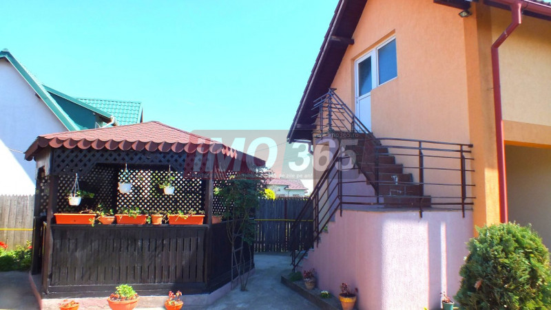 Proprietate cu 2 case si 1500mp teren in Geamana 1 Km de Prundu