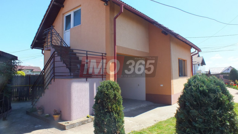 Proprietate cu 2 case si 1500mp teren in Geamana 1 Km de Prundu