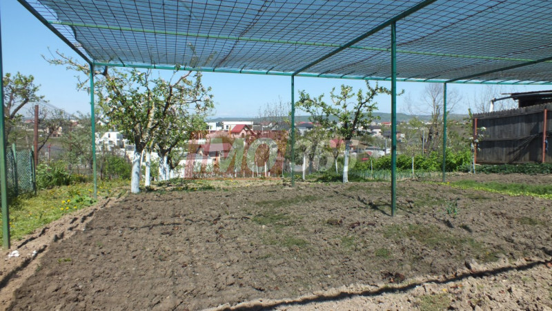 Proprietate cu 2 case si 1500mp teren in Geamana 1 Km de Prundu
