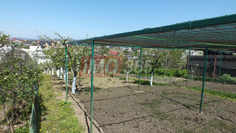 Proprietate cu 2 case si 1500mp teren in Geamana 1 Km de Prundu