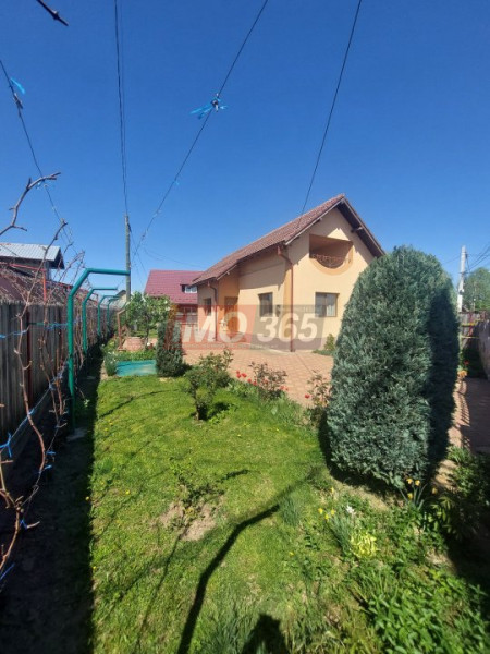 Proprietate cu 2 case si 1500mp teren in Geamana 1 Km de Prundu