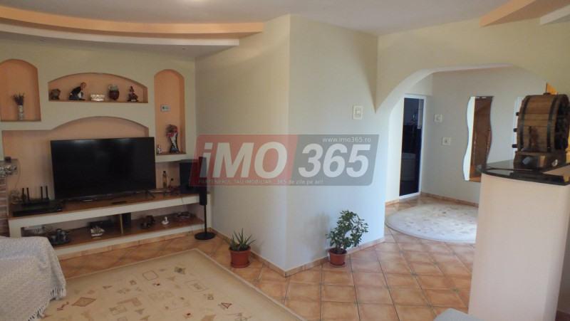 Proprietate cu 2 case si 1500mp teren in Geamana 1 Km de Prundu