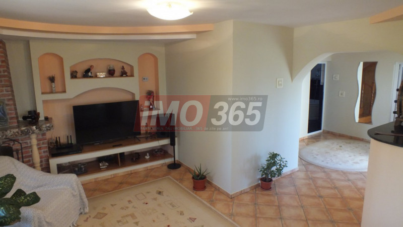Proprietate cu 2 case si 1500mp teren in Geamana 1 Km de Prundu