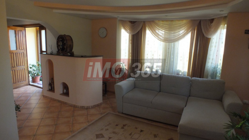 Proprietate cu 2 case si 1500mp teren in Geamana 1 Km de Prundu