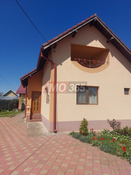 Proprietate cu 2 case si 1500mp teren in Geamana 1 Km de Prundu