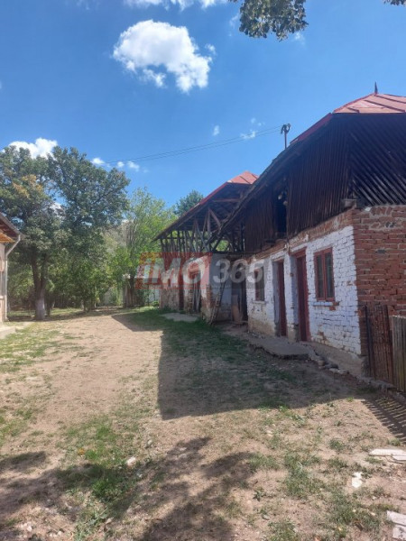 Casa veche si teren Izvorani - toate utilitatile