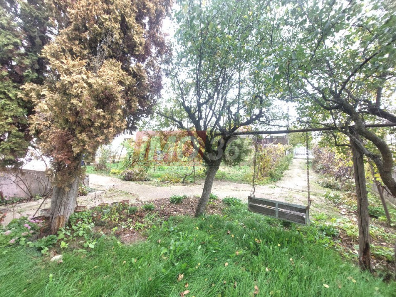 Teren Bascov 1754mp-izvor pe teren-intre case-la 700m de sens Bascov