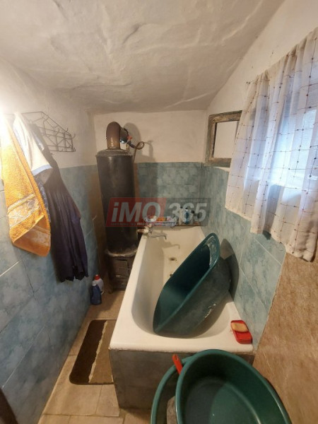 Teren Bascov 1754mp-izvor pe teren-intre case-la 700m de sens Bascov