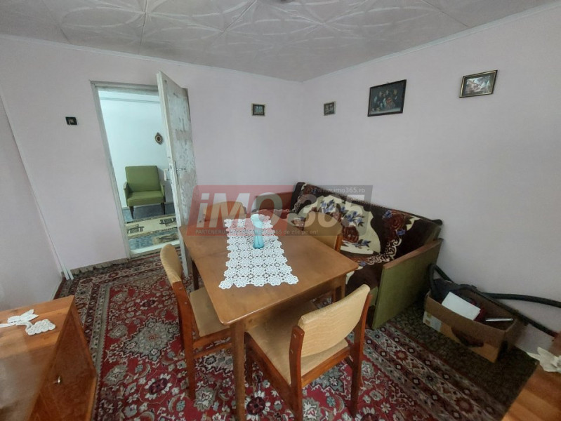 Teren Bascov 1754mp-izvor pe teren-intre case-la 700m de sens Bascov