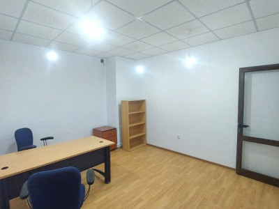 Birou 17mp de închiriat în Craiovei lângă Școala 11 - utilitati incluse