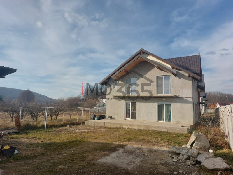 Casa P+M la 6Km de Pitesti - Argeselu Maracineni