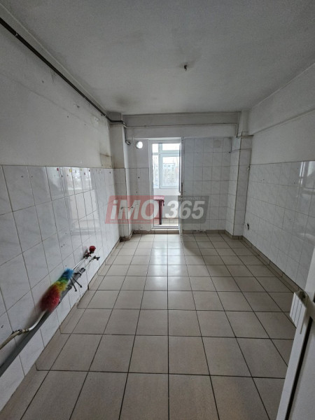 Ap.3 cam decomandat Trivale Scoala 13 stradal