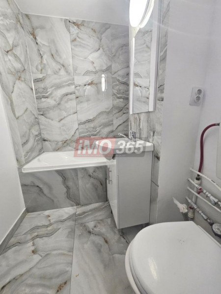 Ap.2 Cam decomandat Prundu Etaj intermediar
