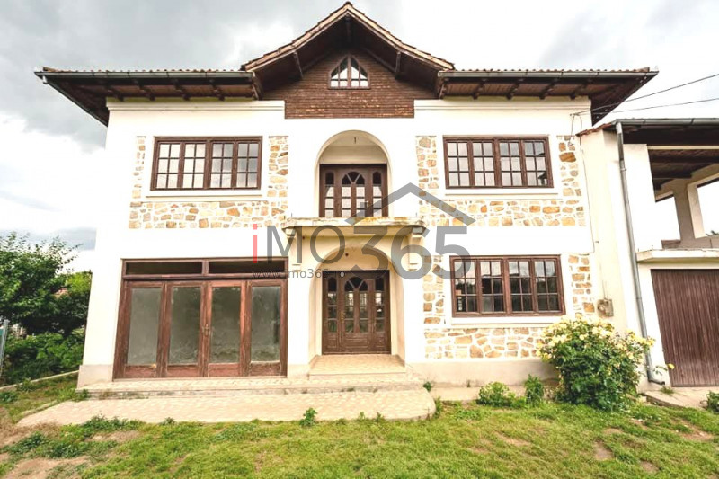 Casa P+1+M cu teren 1424 Stefanesti la 1Km de Podul Viilor