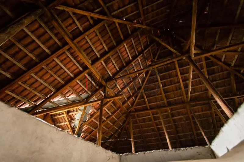 Casa P+1+M cu teren 1424 Stefanesti la 1Km de Podul Viilor