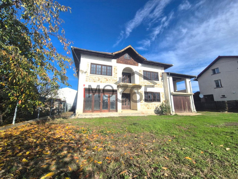 Casa P+1+M cu teren 1424 Stefanesti la 1Km de Podul Viilor