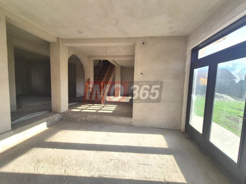 Casa P+1 cu teren 1424 Stefanesti la 1Km de Podul Viilor