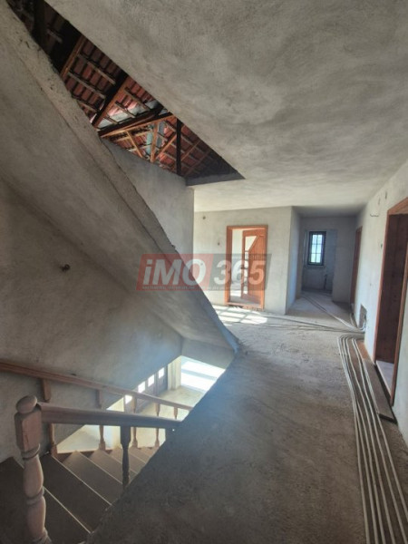 Casa P+1 cu teren 1424 Stefanesti la 1Km de Podul Viilor