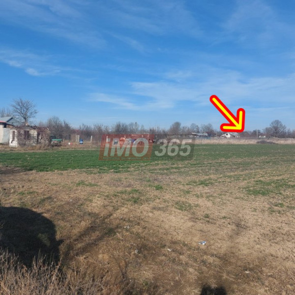 Teren intravilan Parvu Rosu 990 mp 