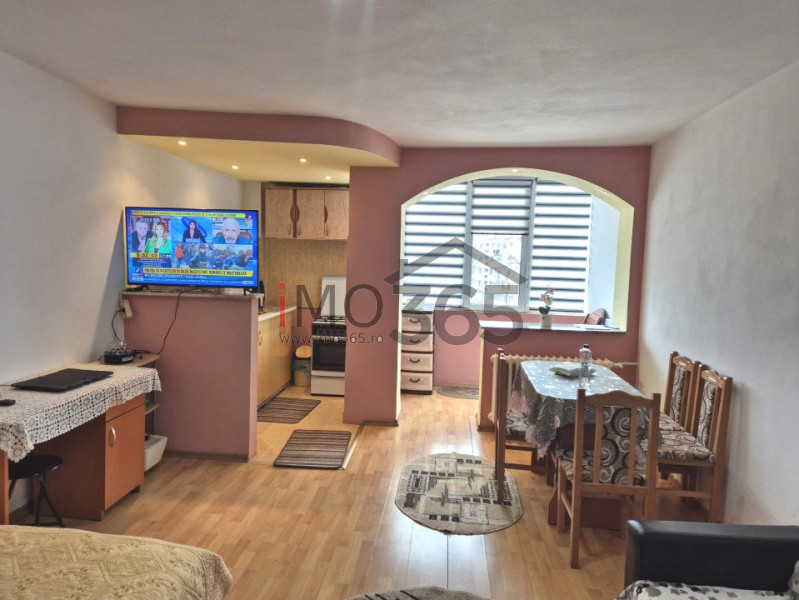 Garsoniera Craiovei Et.3 mobilat vedere strada