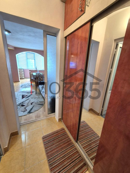 Garsoniera Craiovei Et.3 mobilat vedere strada