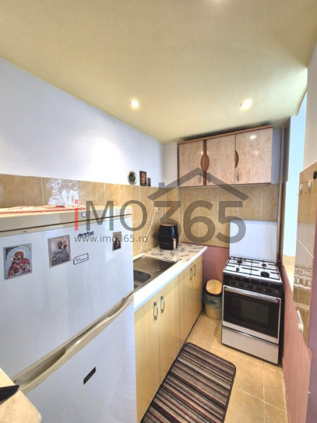 Garsoniera Craiovei Et.3 mobilat vedere strada