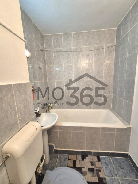 Garsoniera Craiovei Et.3 mobilat vedere strada