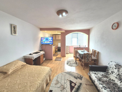 Garsoniera Craiovei Et.3 mobilat vedere strada