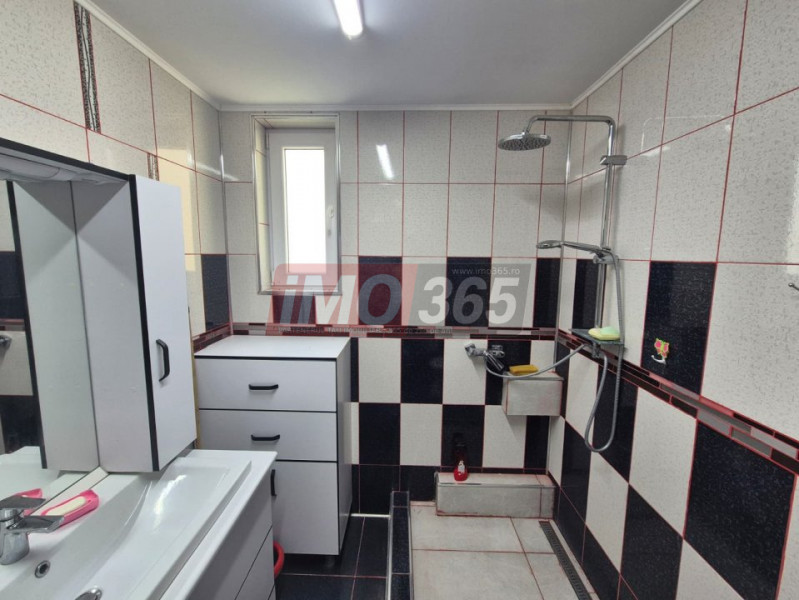 Casa 140 mp cu 4 dormitoare teren 610 mp Calinesti (la 3km de Topoloveni)