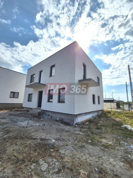 Casa P+1 cu 5 camere-2 bai - la 6km de Pitesti 