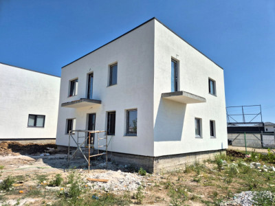 Casă P+M, Albota Str.Principala, la gata