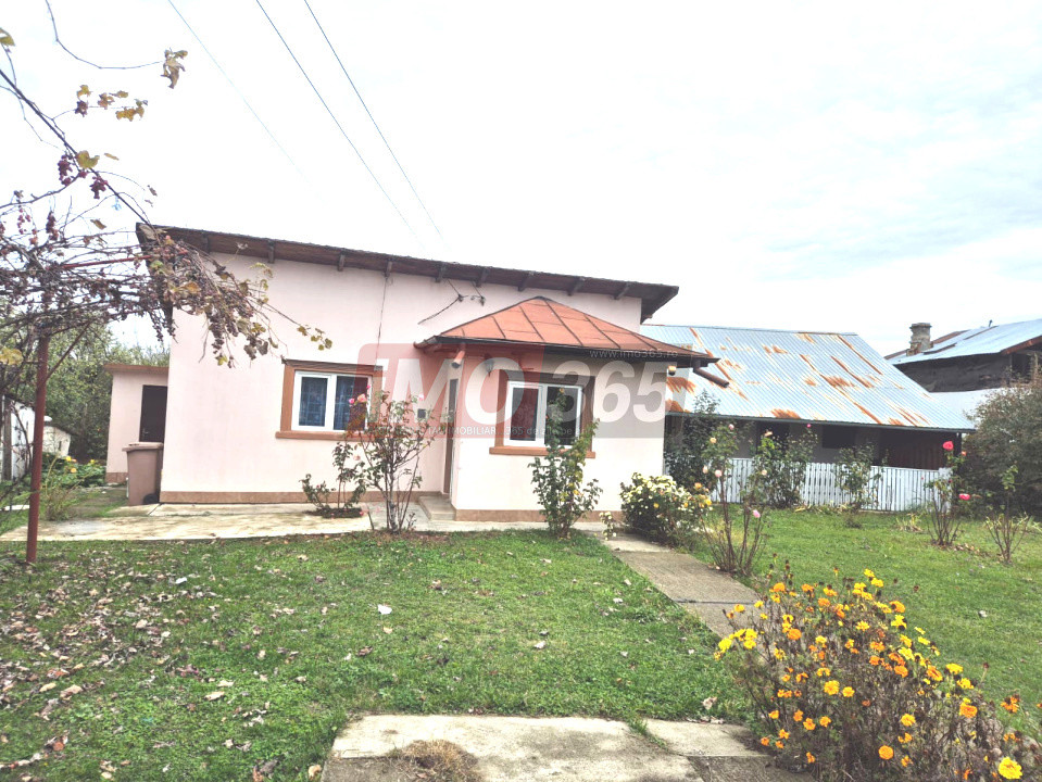 Casa  si anexe Slatioarele la 8km de Pitesti (10 minute)