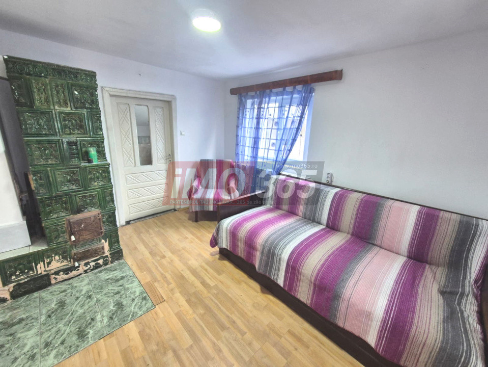 Casa  si anexe Slatioarele la 8km de Pitesti (10 minute)
