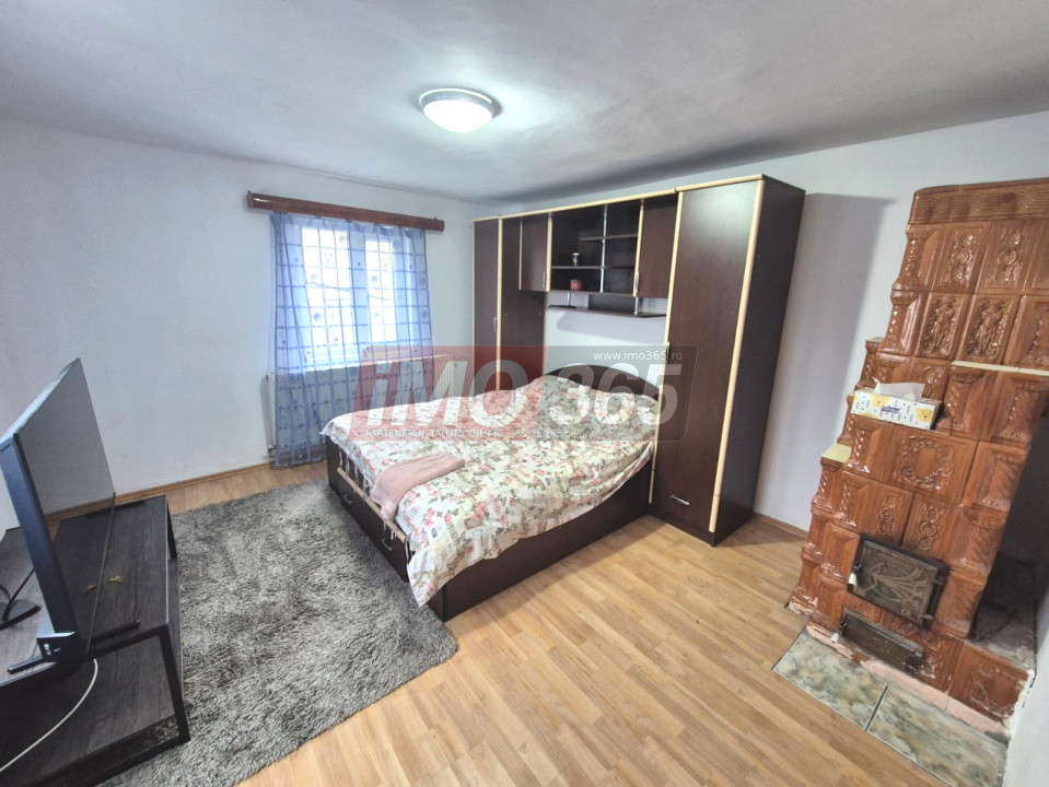 Casa  si anexe Slatioarele la 8km de Pitesti (10 minute)