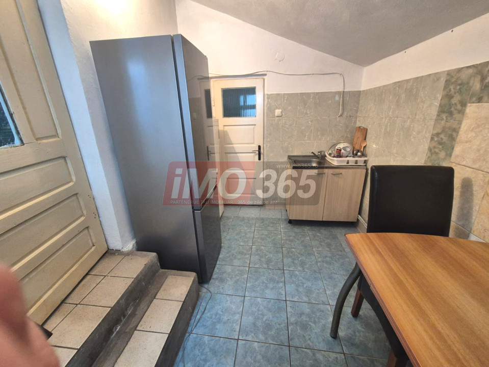 Casa  si anexe Slatioarele la 8km de Pitesti (10 minute)