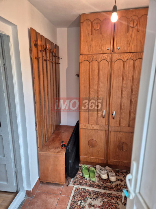 Casa  si anexe Slatioarele la 8km de Pitesti (10 minute)